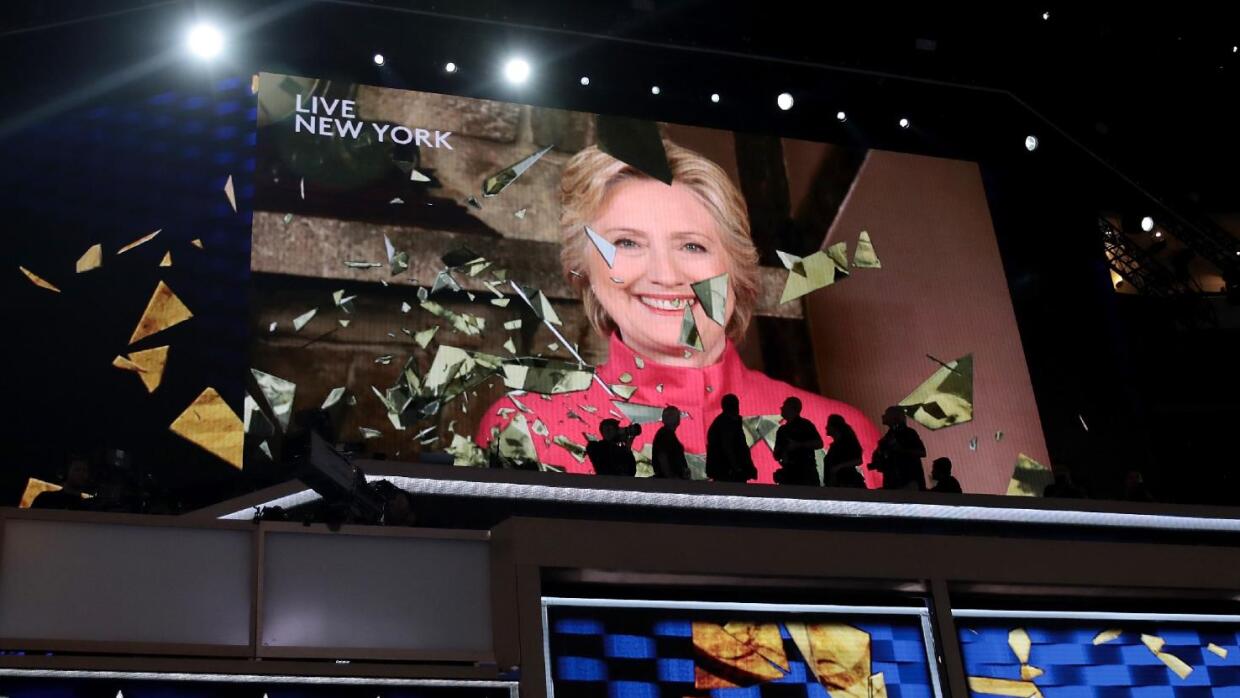 Hillary Clinton en una pantalla durante la Convención Nacional Demócrata