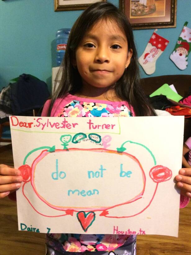 Turner también recibió esta carta de Daire, de 7 años, que con este dibu...