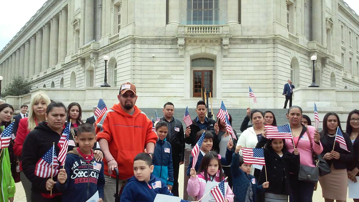 Familias centroamericanas viajan a Washington a pedir asilo