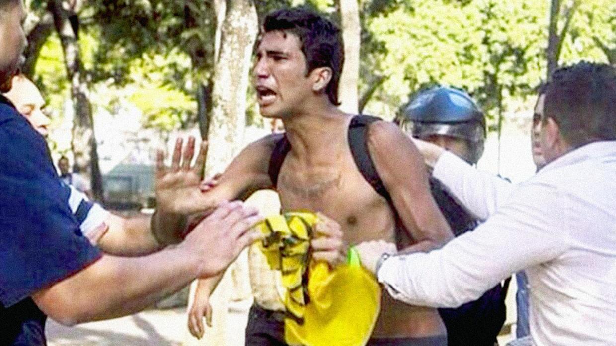 Marco Coello being detained in Caracas, Feb 12, 2014