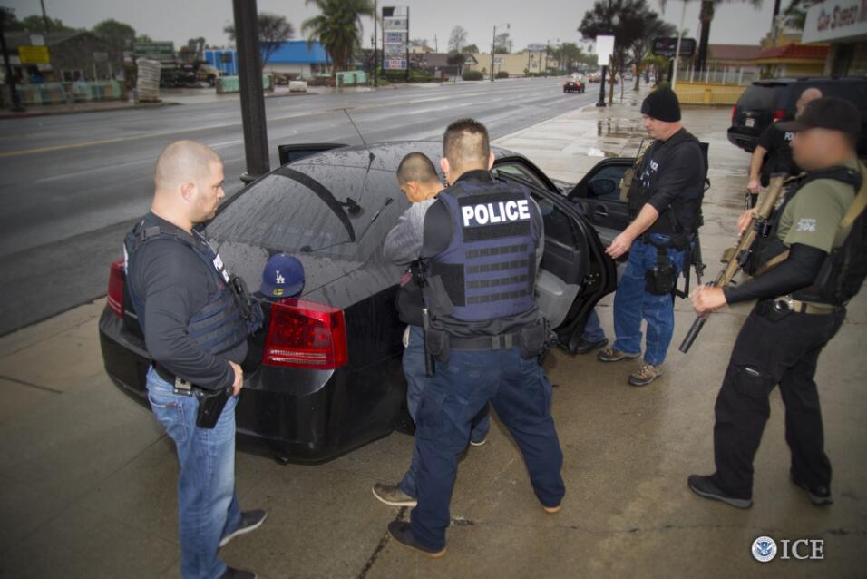 Una de las 161 detenciones que realizó ICE en el sur de California duran...