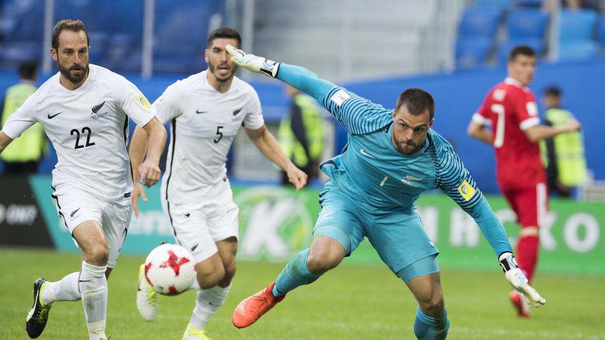Arquero de Vancouver Whitecaps mantiene a Nueva Zelanda vivo en repechaje mundialista ante Perú