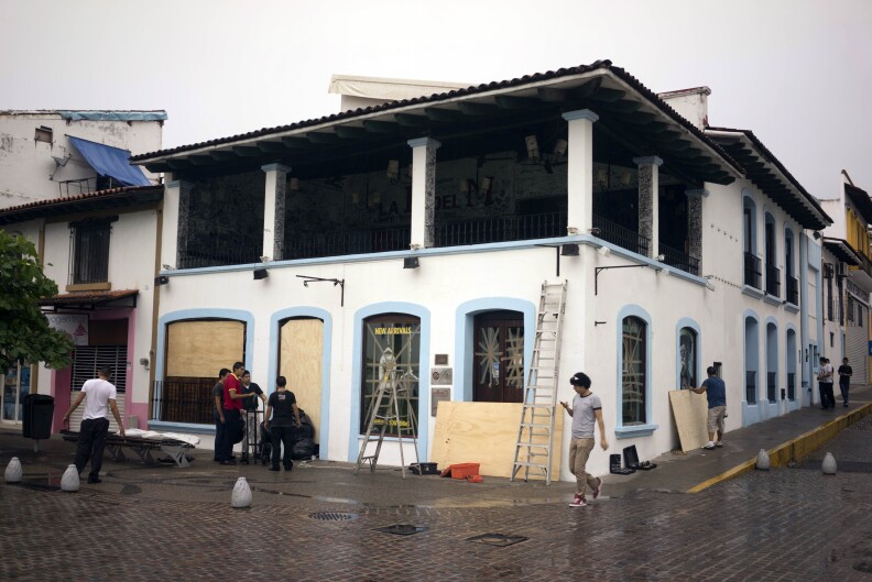 Puerto Vallarta no recibe el impacto directo.