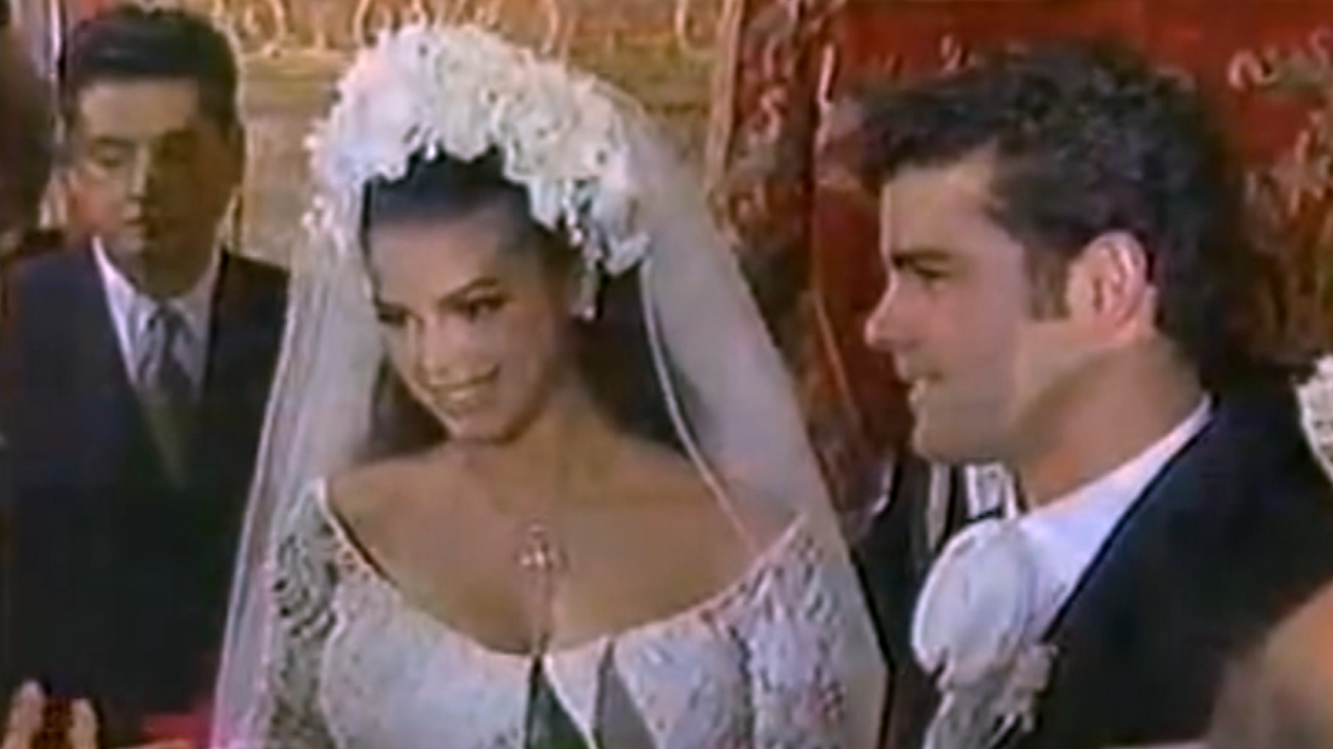 Rescatamos el video de Bibi Gaytán embarazada en su boda con Eduardo Capetillo Univision