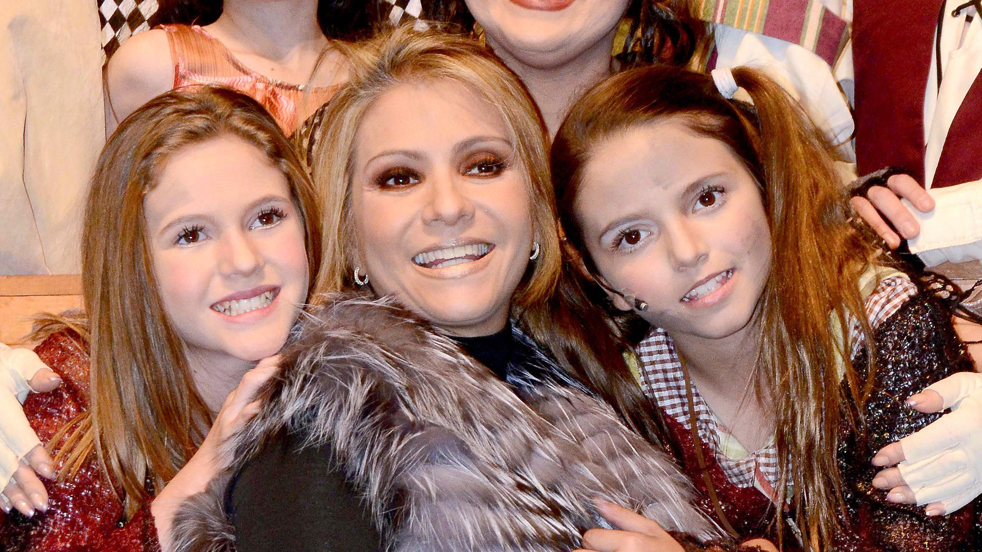 Daniela Castro apoya a sus hijas en la actuación - Univision
