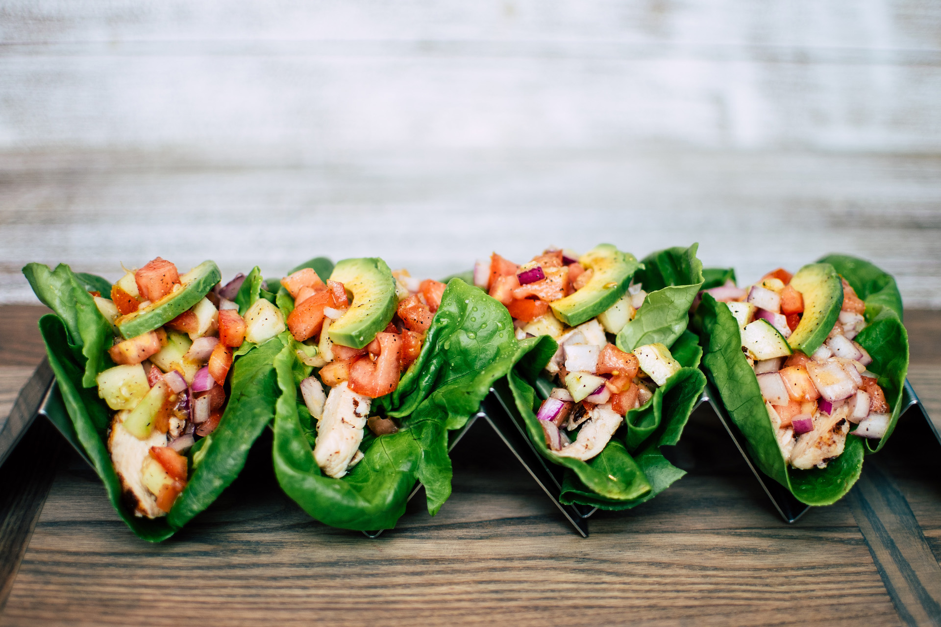 Tacos de lechuga con ensalada de pollo Univision
