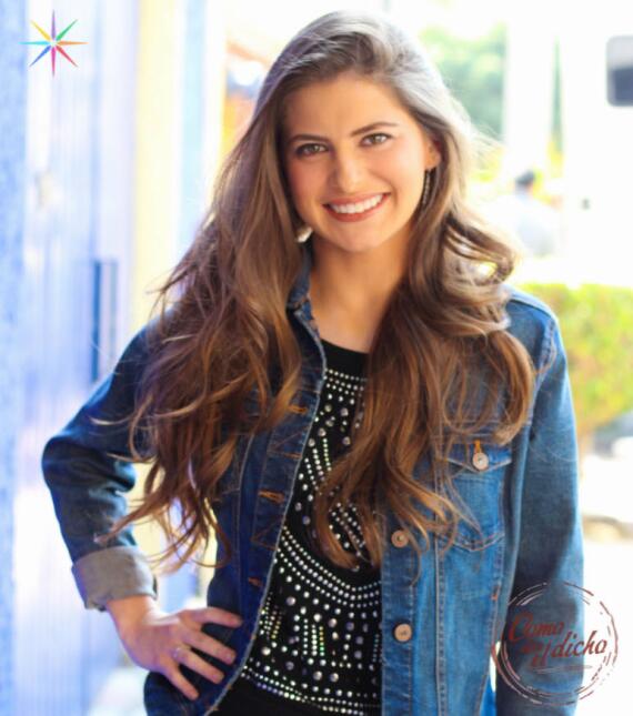 Daniela Aedo regresó a la televisión en Como dice el dicho 