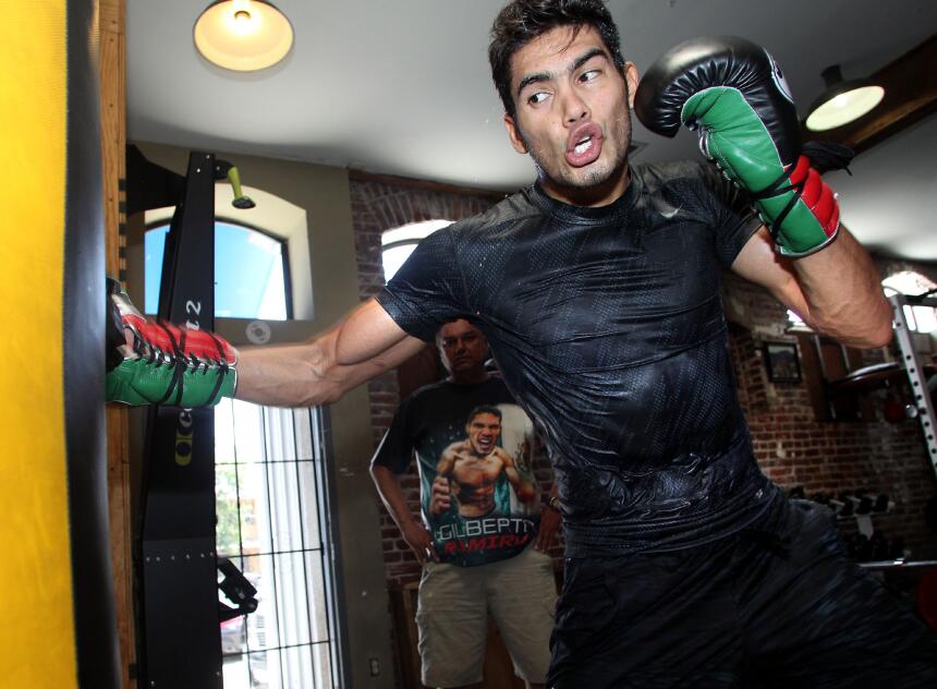 Gilberto 'Zurdo' Ramírez prepara cañones Ramirez media day_150616_001a.jpg
