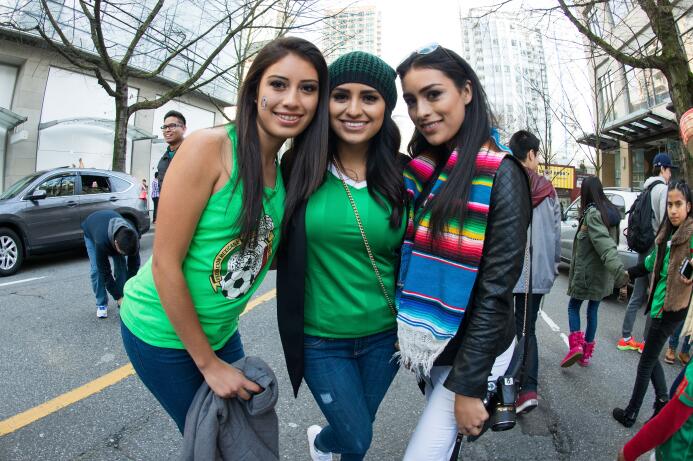 Las guapas fanáticas se hicieron presentes en Vancouver para disfrutar e...
