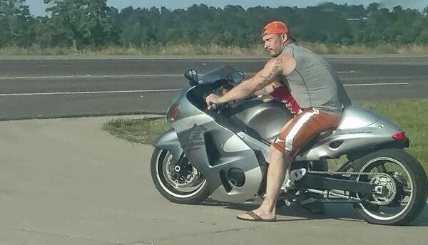 Anthony Braddick Welsh, de 30 años de edad, fue arrestado por transitar...