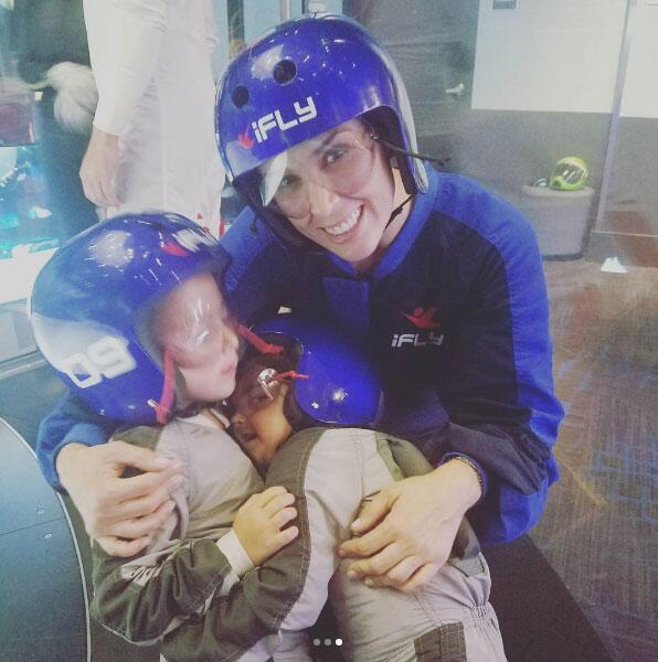 Jacqueline Bracamontes y sus hijas