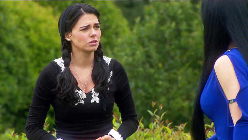 ¡Fiorella comenzó a trabajar en el rancho!