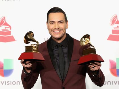 <b><a href="https://www.univision.com/especiales/latin-grammy/victor-manuelle-revela-su-secreto-para-componer-buenas-canciones-y-que-no-le-tomen-por-loco" data-cms-id="00000166-b111-d498-abe7-b17f74020000" data-cms-href="https://www.univision.com/especiales/latin-grammy/victor-manuelle-revela-su-secreto-para-componer-buenas-canciones-y-que-no-le-tomen-por-loco">VÍCTOR MANUELLE</a> (2)</b> - Mejor canción tropical: 'Quiero tiempo'; Mejor Álbum de Salsa: ‘25/7’.