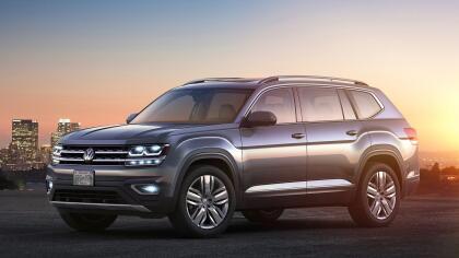 <h3 class="cms-h3-H3">9. Volkswagen Atlas</h3><br/>La nueva y espaciosa crossover de tres filas de asientos de Volkswagen fue concebida y diseñada con el mercado estadounidense en mente. Sus dueños reportaron a Consumer Reports problemas en su sistema de control climático, así como ruidos, fugas y problemas menores en su transmisión.