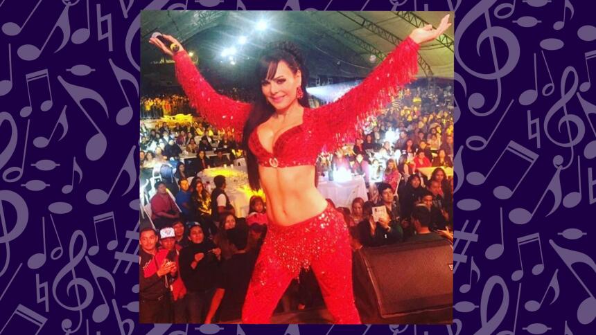 Abuelita sexy mostrandome las piernas en evento religioso 7