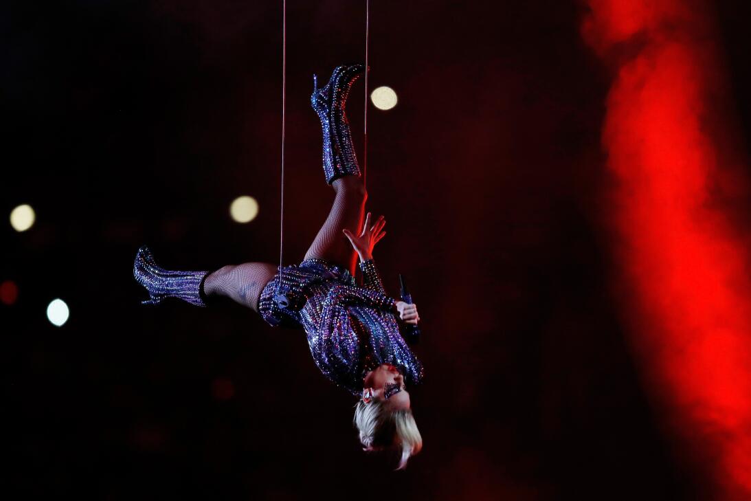 Lady Gaga le 'dio vuelo' al espectáculo de medio tiempo en el Super Bowl...