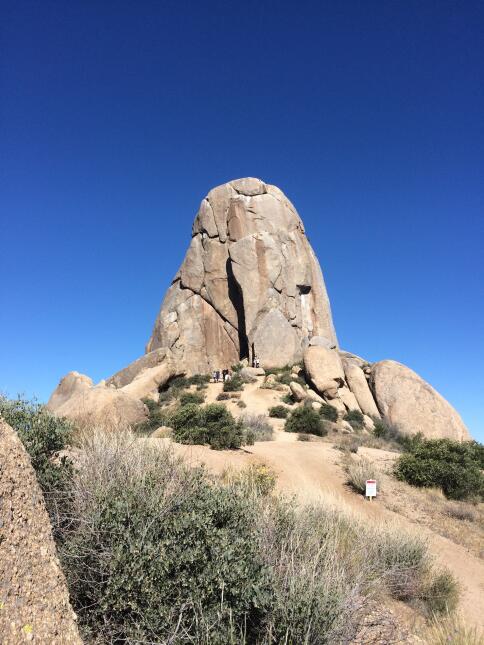 Subiendo al "Pulgar de Tom": Tom's thumb trail