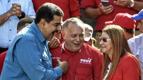 El presidente venezolano Nicolás Maduro acompañado de Dios...