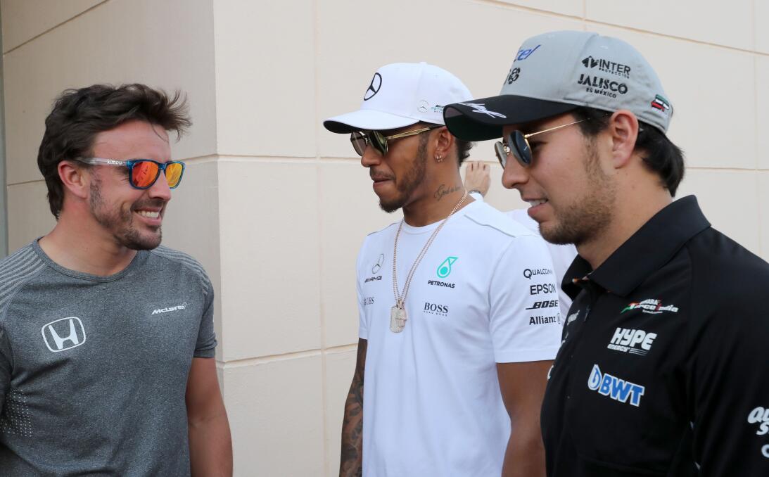'Checo' Pérez y Lewis Hamilton, el encuentro de dos retos distintos en e...