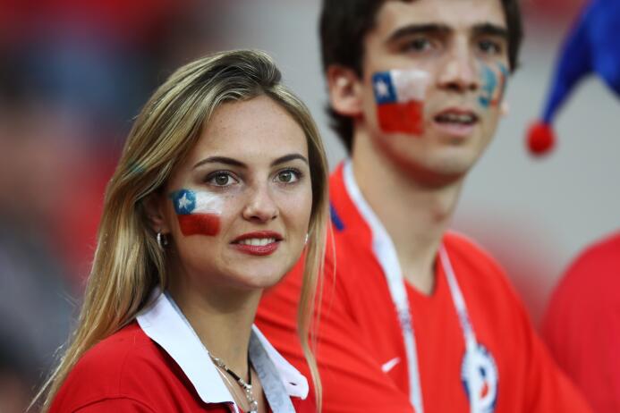 Belleza, alegría y hermandad, así vivieron los aficionados el Camerún-Ch...