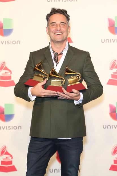 <b><a href="https://www.univision.com/especiales/latin-grammy/jorge-drexler-revela-quien-es-la-musa-que-lo-llevo-nuevamente-al-latin-grammy" data-cms-id="00000166-8d6d-d0c2-af6e-9d7f61b30000" data-cms-href="https://www.univision.com/especiales/latin-grammy/jorge-drexler-revela-quien-es-la-musa-que-lo-llevo-nuevamente-al-latin-grammy">JORGE DREXLER</a></b> <b>(2)</b>- Mejor Álbum Cantautor y Grabación del Año: 'Salvavidas de hielo'; Canción del año: 'Telefonía'.<br/>