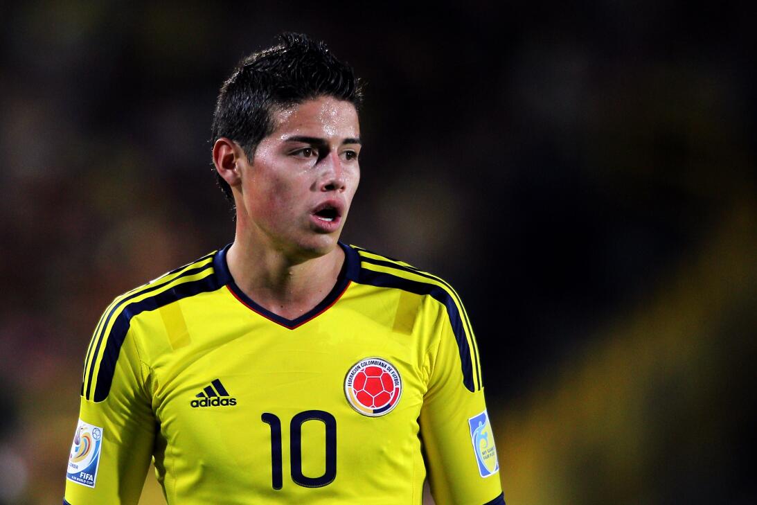 Futbolistas que debutaron como profesionales antes de los 16 años James.jpg