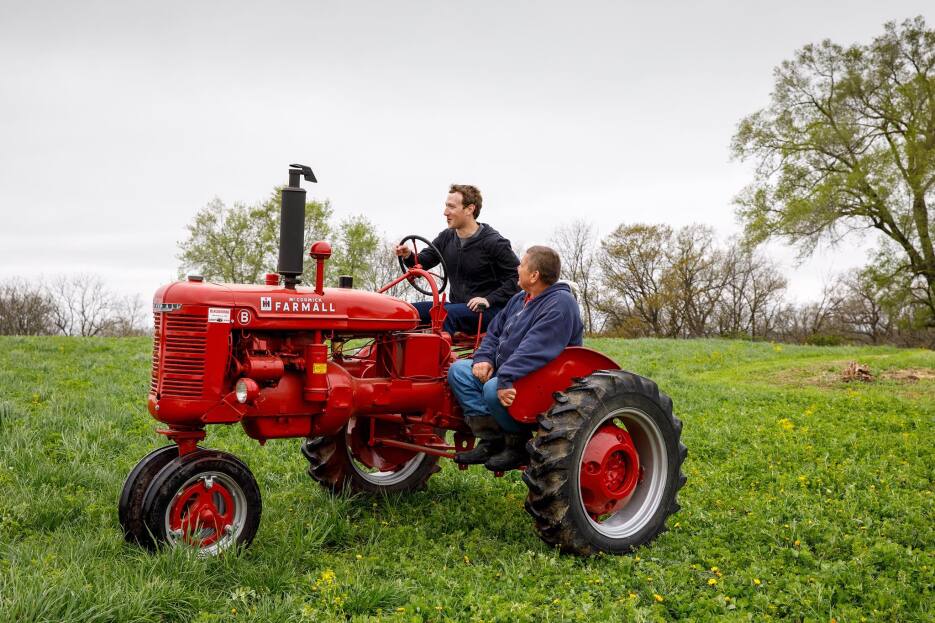 Fotos: Mark Zuckerberg posa como un candidato presidencial en campaña en...