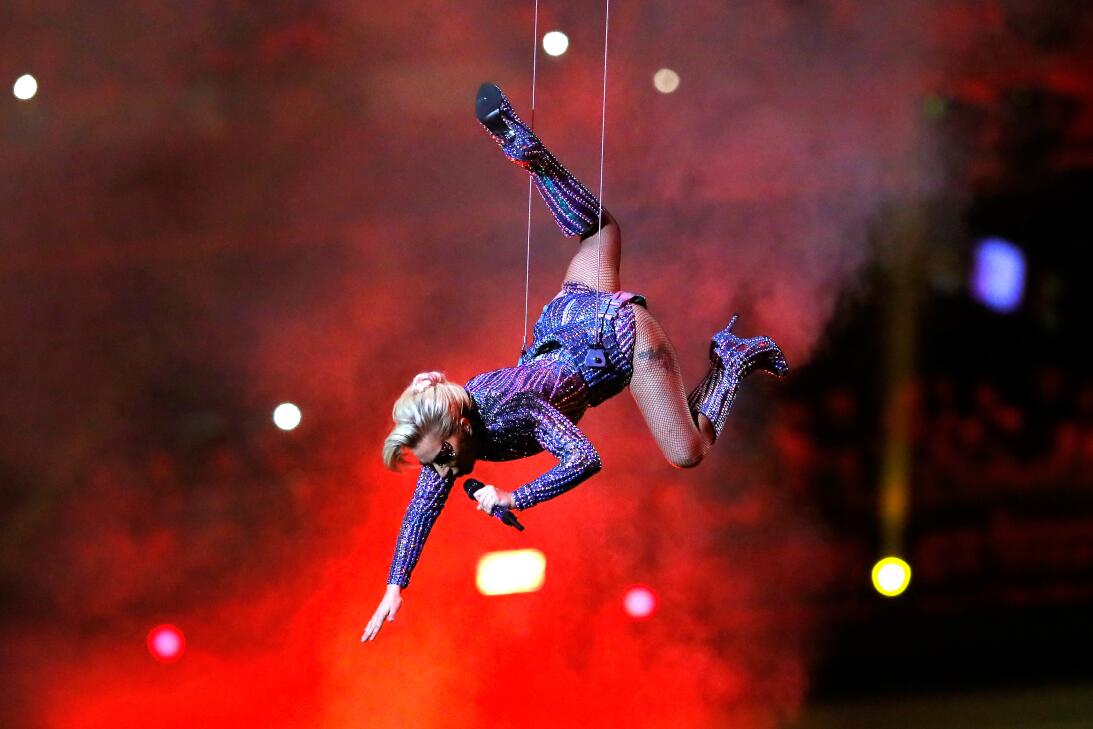 Lady Gaga le 'dio vuelo' al espectáculo de medio tiempo en el Super Bowl...