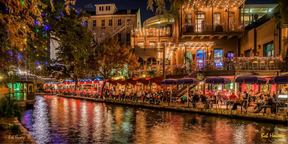 El Riverwalk, en San Antonio, es uno de los atractivos turísticos de la...