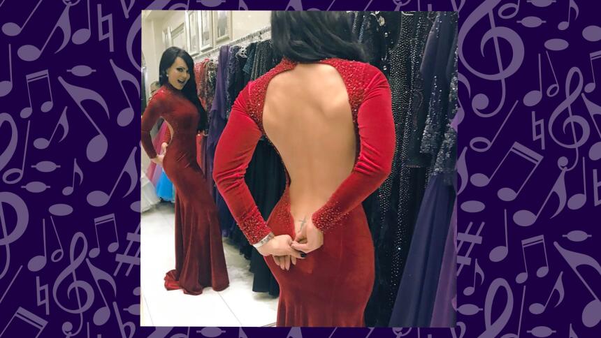 Abuelita sexy mostrandome las piernas en evento religioso 8