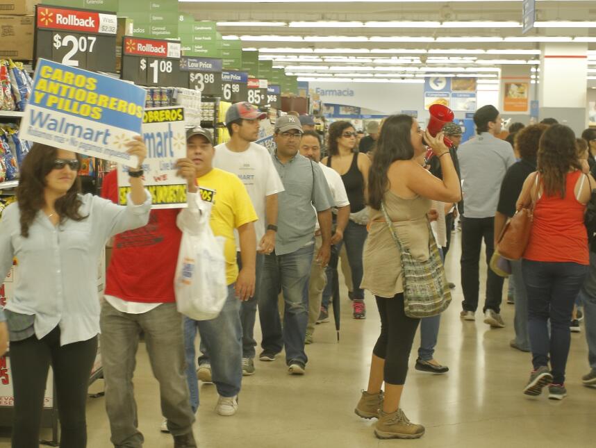 “Tú pagas más impuestos que Walmart”, cantaban para denunciuar la impuni...