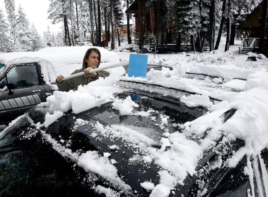 Última tormenta de nieve en Sierra Nevada, California. 10/17/16