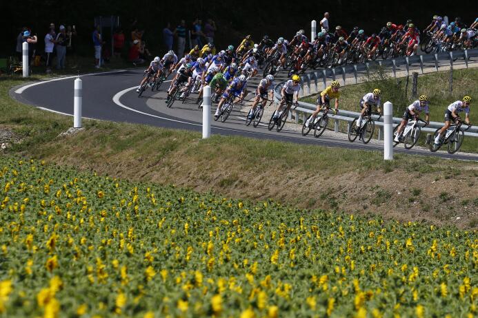 Naturaleza, color y competencia, entre las postales del Tour de Francia...