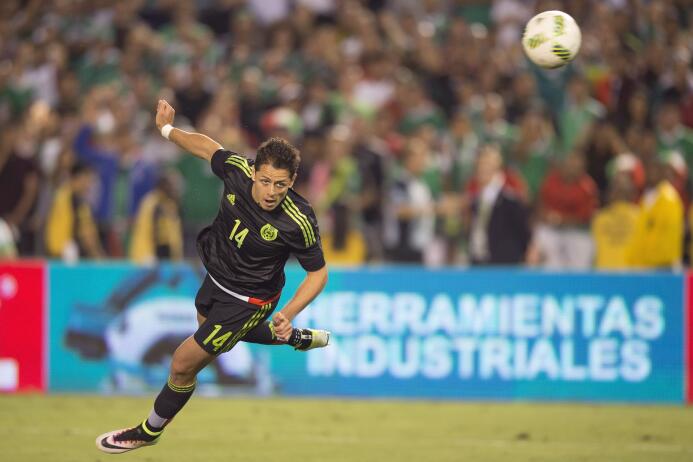 Chicharito el mejor en el triunfo de México sobre Chile