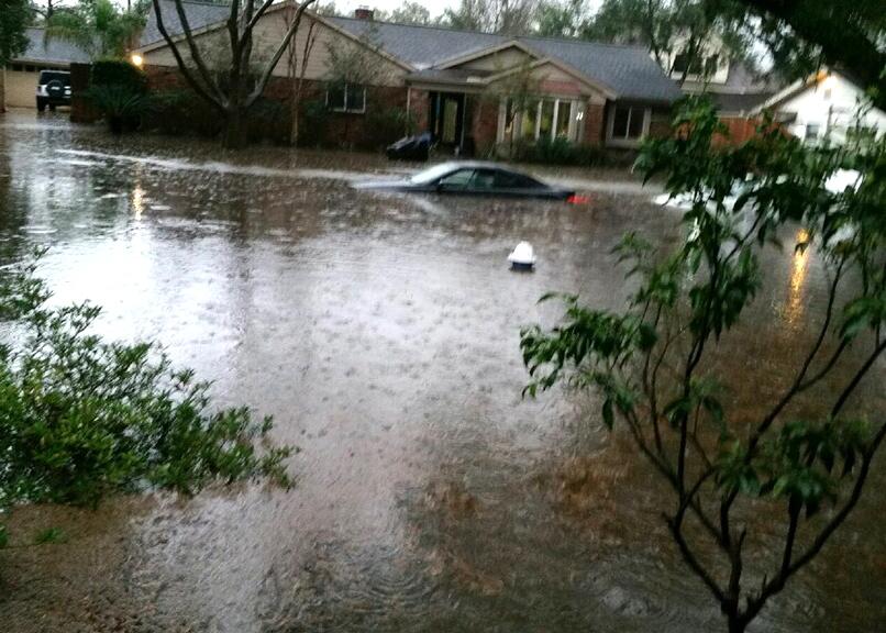Lluvias causan inundaciones en Houston