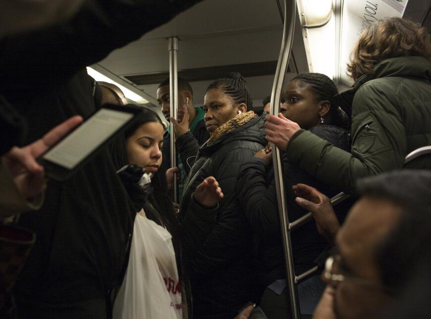 En los trenes de NYC no cabe ni un alfiler