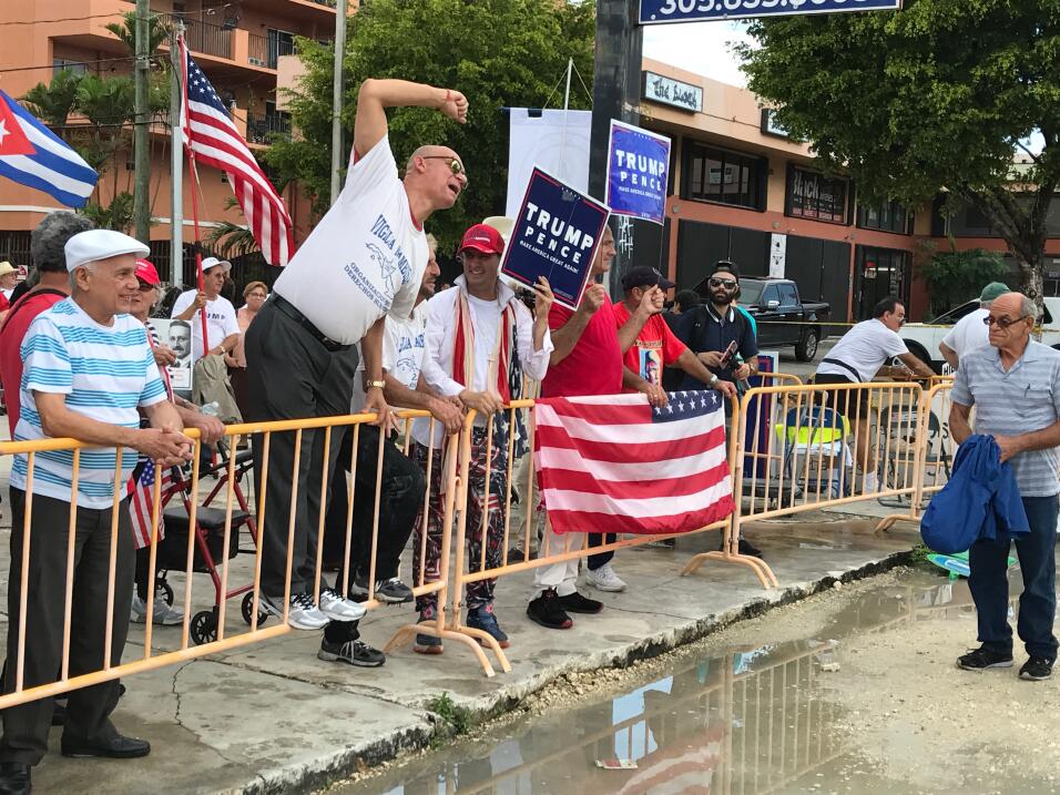 Manifestantes política de Trump a Cuba
