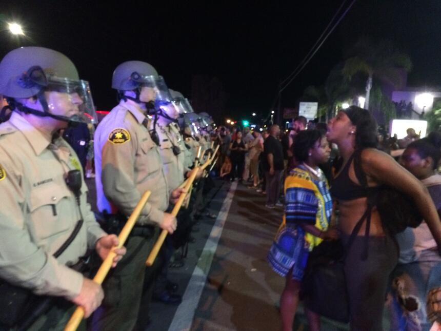 Los manifestantes han tomado varias calles del sur de California.
