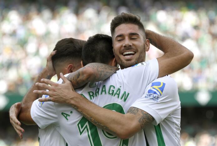 Guardado fue titular en triunfo que puso al Betis en España en zona de t...