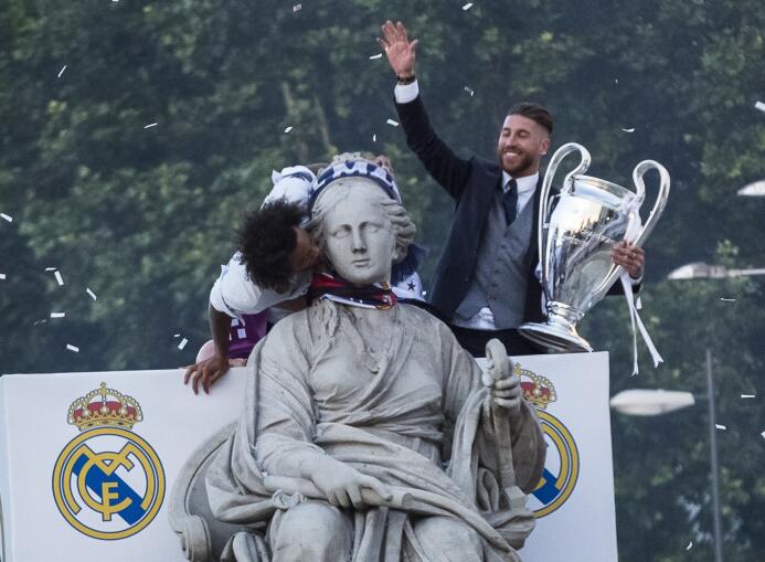 Así fue la celebración del Real Madrid camino al pletórico Bernabéu 6363...