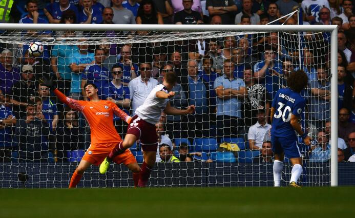 Sorpresiva derrota del Chelsea como local en su debut tras ser campeón d...