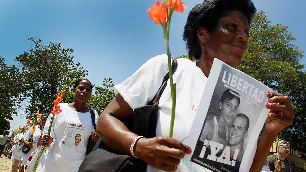Las Damas de Blanco en una marcha antes de la visita del Papa Benedicto...