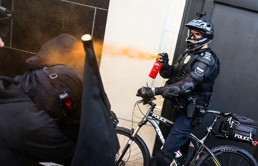 Al menos nueve arrestados durante el Primero de Mayo después de que mani...