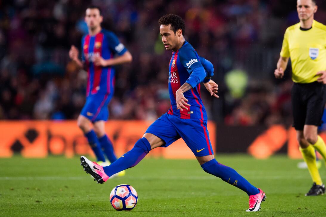 Neymar (F.C. Barcelona) - La figura del fútbol brasileño jugó por primer...