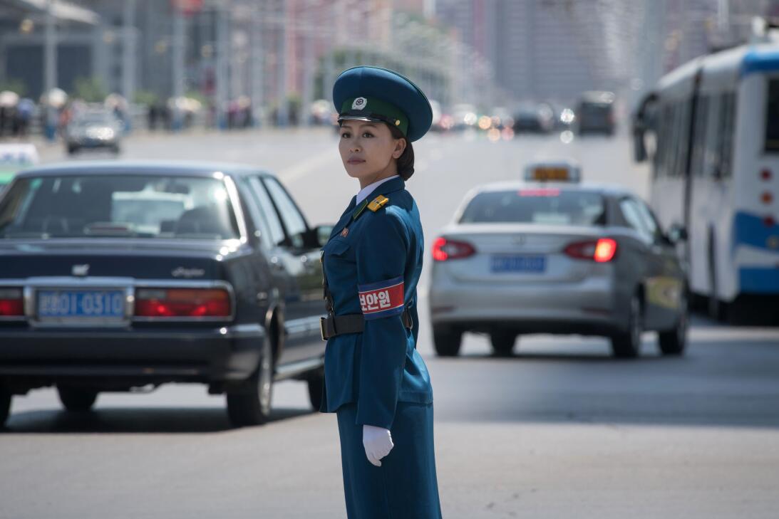 Los requisitos para ser una 'dama del tráfico' en Corea del Norte