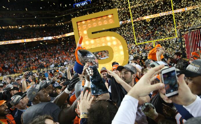 Así celebraron los Denver Broncos su triunfo en el Super Bowl 50 ante lo...