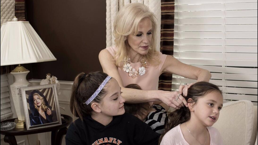 Las fotos del extraño mundo de Kellyanne Conway C60FTMkWwAA-4Zx.jpg