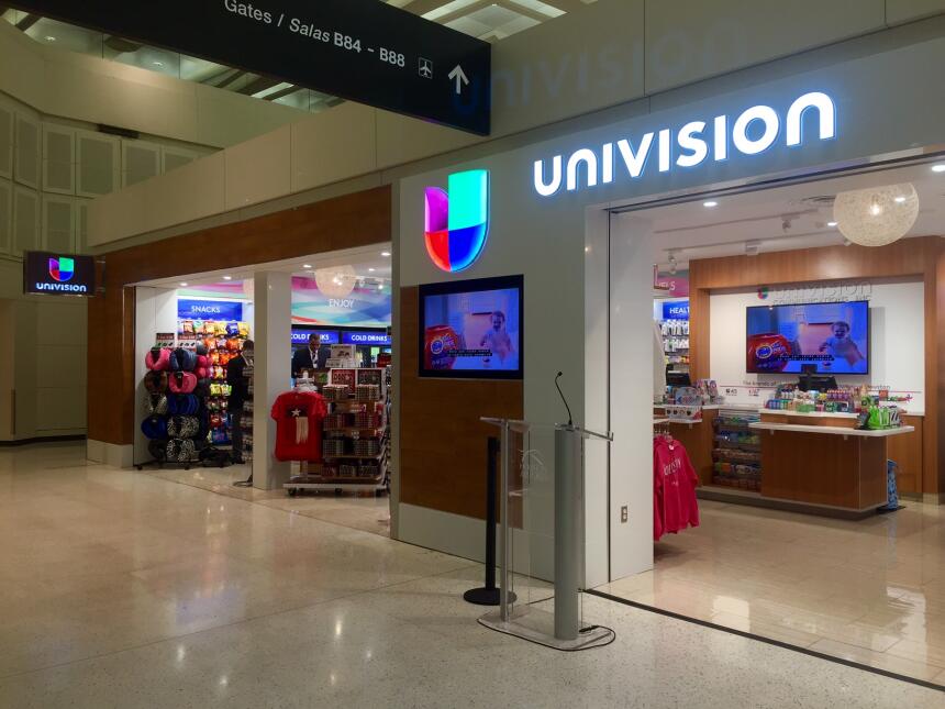 Acto inaugural de la primera tienda Univisión en aeropuerto de Houston