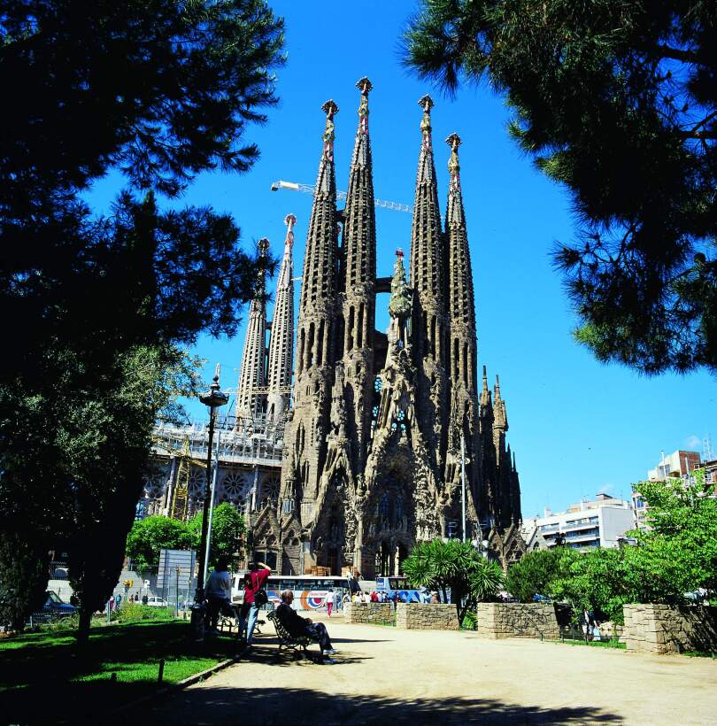 In photos: Barcelona in happier times - from Gaudi to Messi. 23994_4.jpg