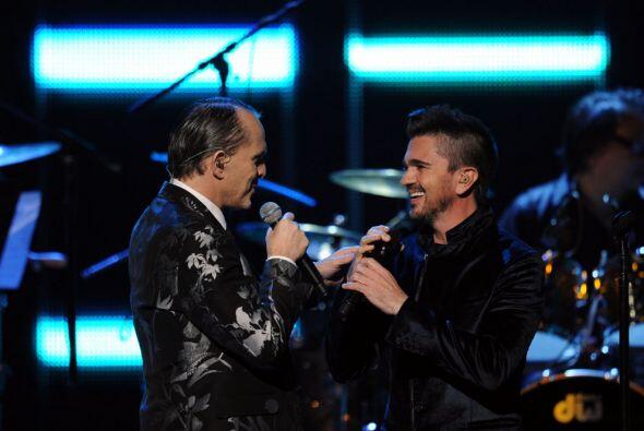 De nueva cuenta, las sonrisas cómplices marcaron el cambio de tiempo, de...